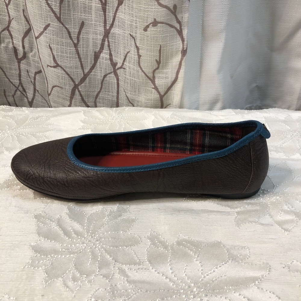 Trask, size 10, brown flat.